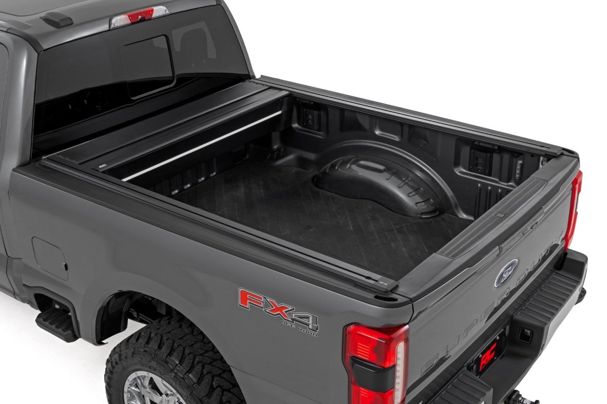 Ford F-250 Super Duty Powered Retractable Bed Cover - Rough Country - Powered Retractable, Heavy-Duty Aluminum, 6'10